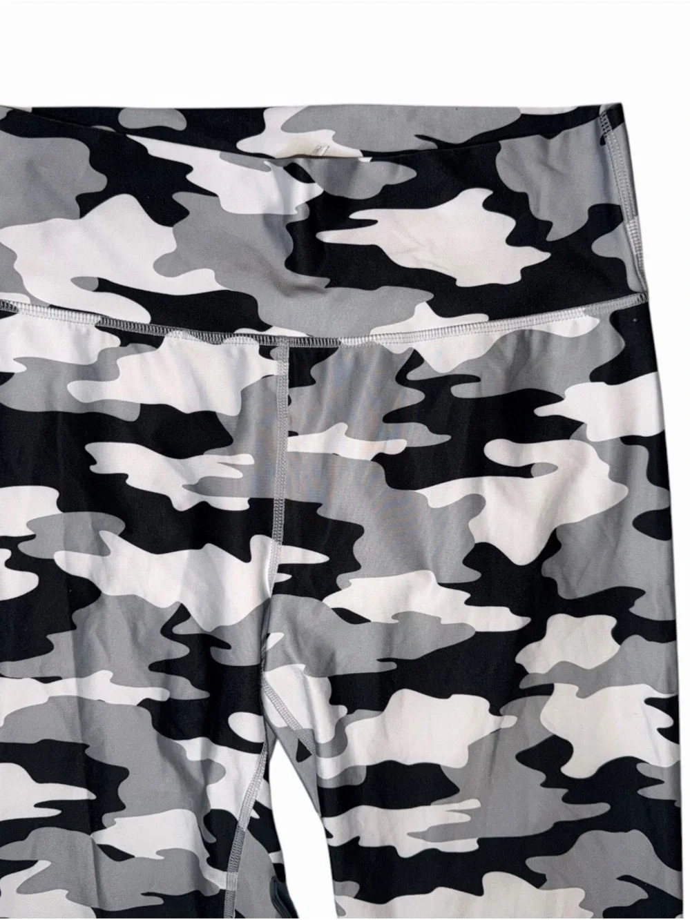 Kyodan Camo Print Leggings in Black, Gray & White